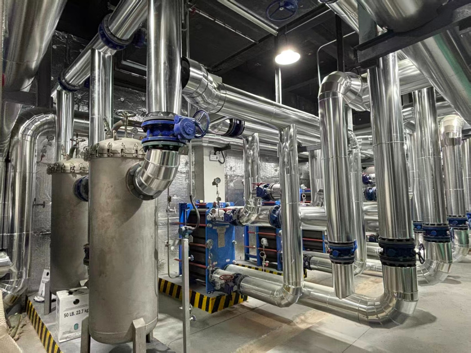 图为山西公司榆次热电地热项目机房